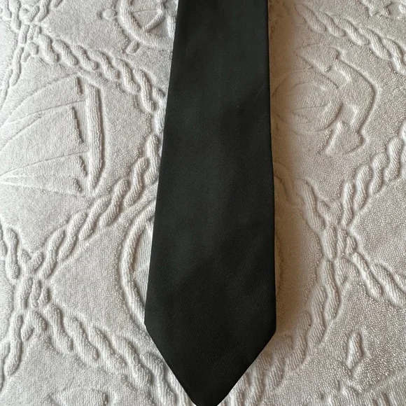 Classic Black Men’s Tie - Picture 2 of 4